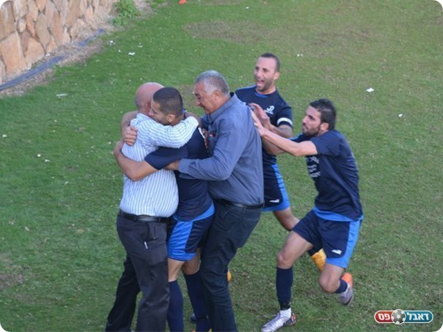 שחקני איכסל חוגגים (אחמד עויסאת)